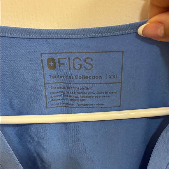 Figs Blue V-Neck Casma Scrub Top in Sz XXL - Picture 4 of 8